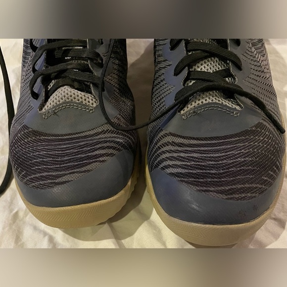 EUC Nike Kobe Mentality Basketball Shoes, size 6.5 Y/39, black/grey color main image 7